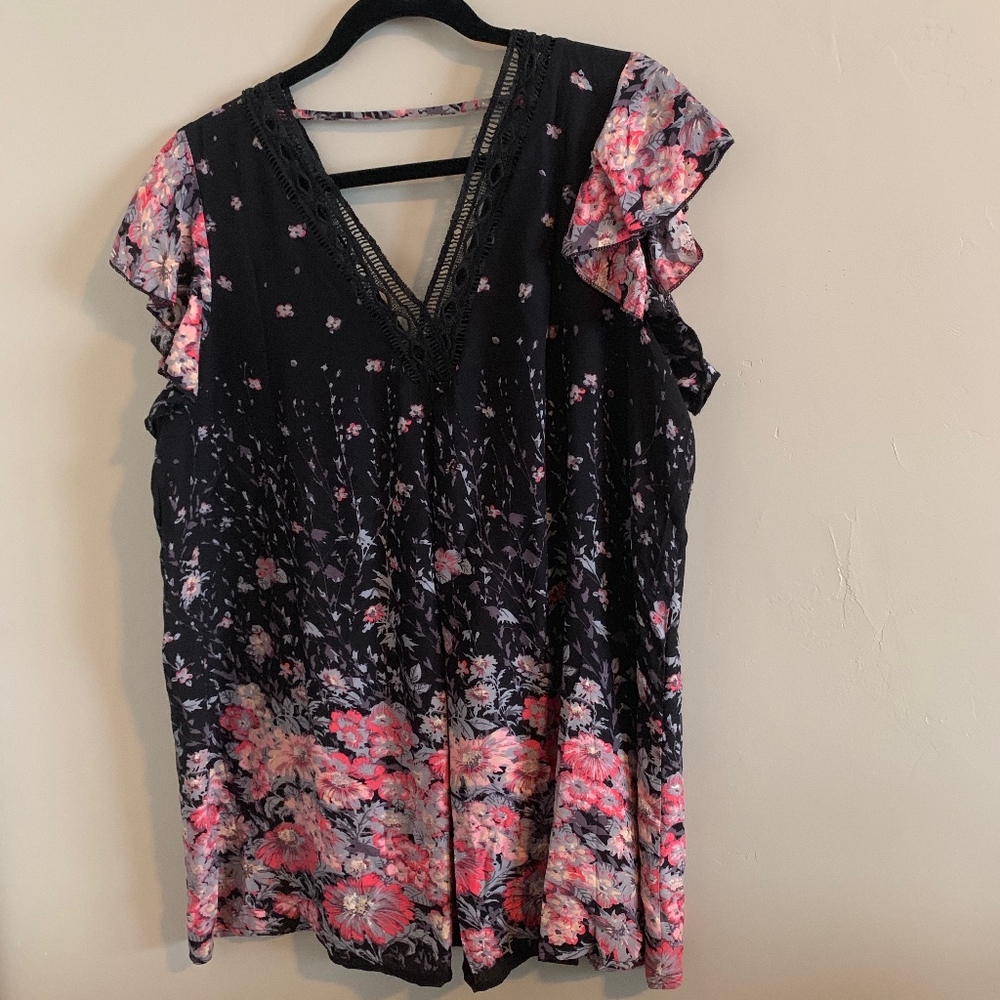 short sleeve black shirt w/ pink floral 1x v-neck